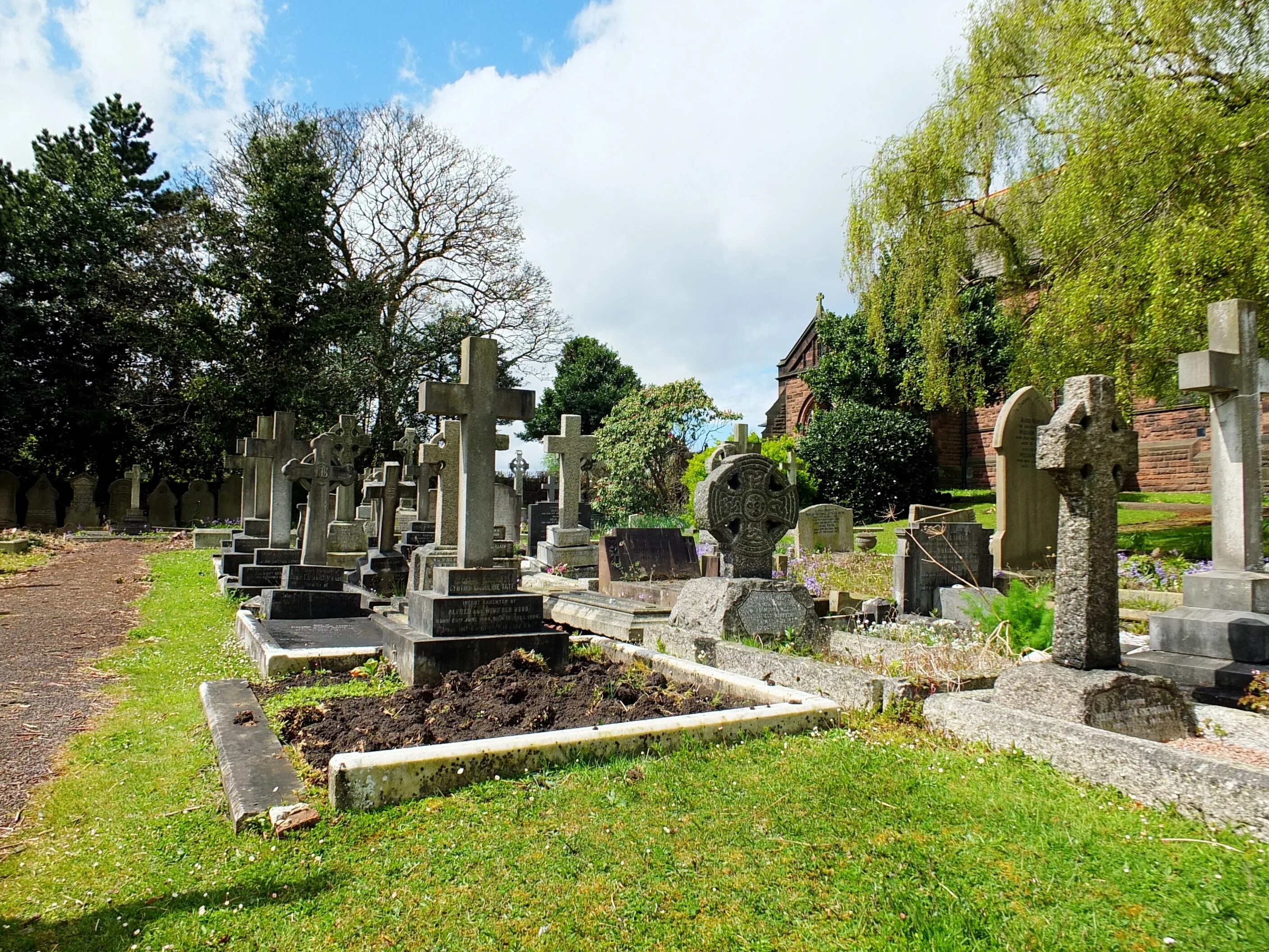 Кладбище надгробия Англия. Шолданешты кладбище. Могила Граве. Красивое кладбище. Могильные сады