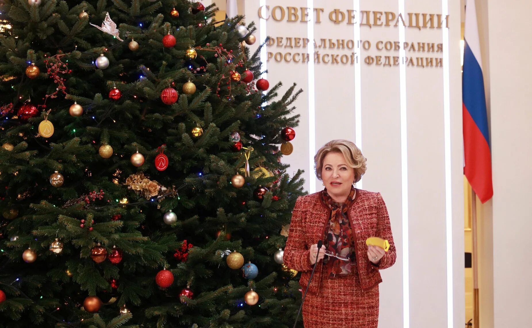 елка в госдуме
