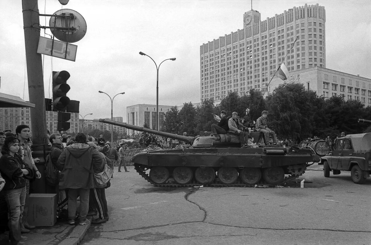 Августовский путч начало. Путч гкчп 1991. Гкчп август 1991. 08. Август 1991 путч танки.