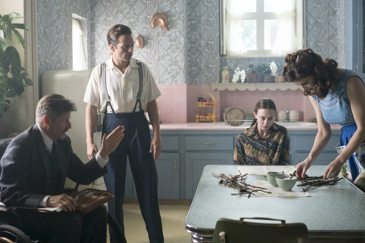 Мы всегда жили в замке (2018). Александра даддарио мы всегда жили в замке. Мы всегда жили в замке читать. Мы живем в замке ширли джексон. Мы всегда жили в замке читать.