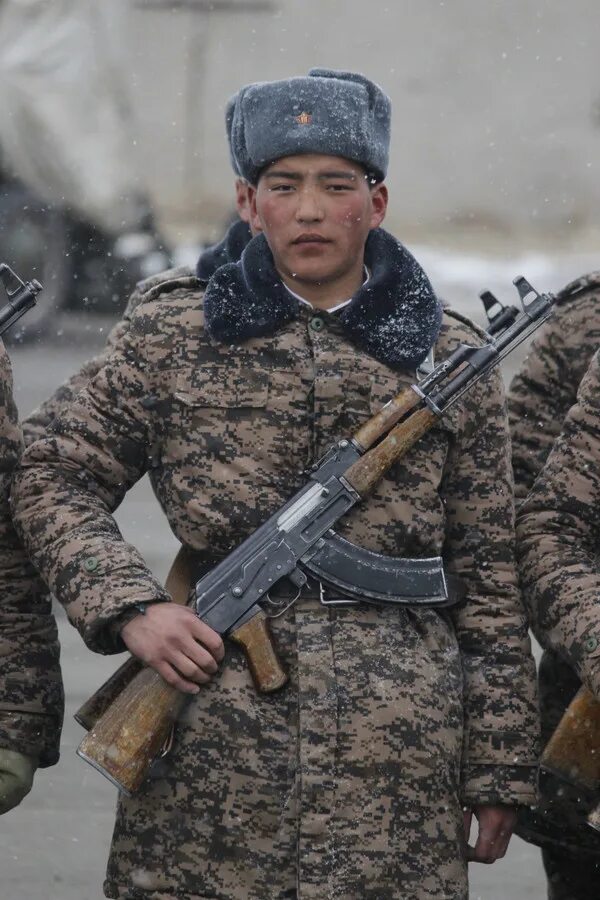 Вел простой аскетичный образ жизни военного. Цирик монгольский солдат. Армия Монголии. Монгольские военные. Вооружённые силы Монголии.