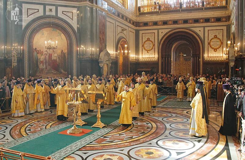 Торжество в храме Христа Спасителя. Патриарший совет сербской православной церкви. Восточная Христианская Церковь. Храм праздник торжества.