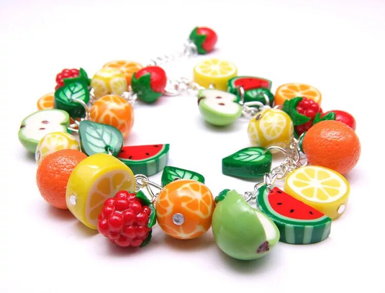 вкусные украшения. бижутерия из полимерной глины сладости. браслет с фруктами. торт из полимерной глины брошь. вкусные украшения.