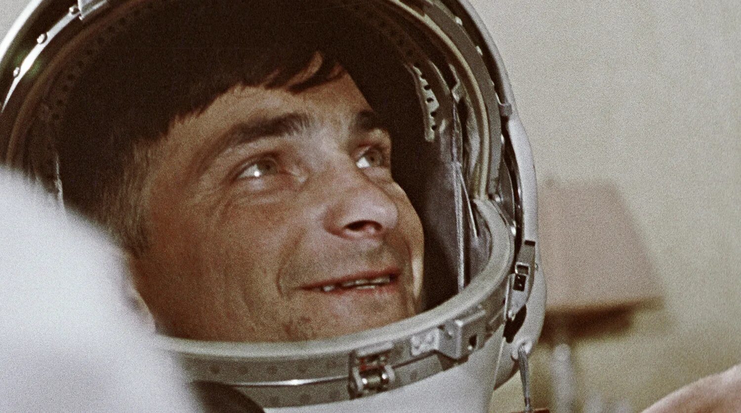 5 первый советский космонавт. Полёт Быковского космонавт.