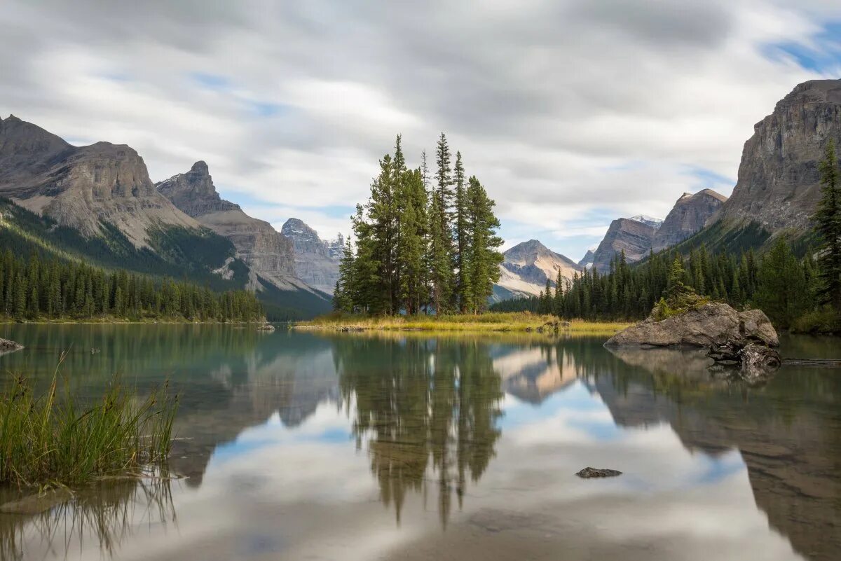 Первозданная красота. Озеро Малайн, парк Джаспер. Spirit Island Alberta Canada. Озеро спирит.