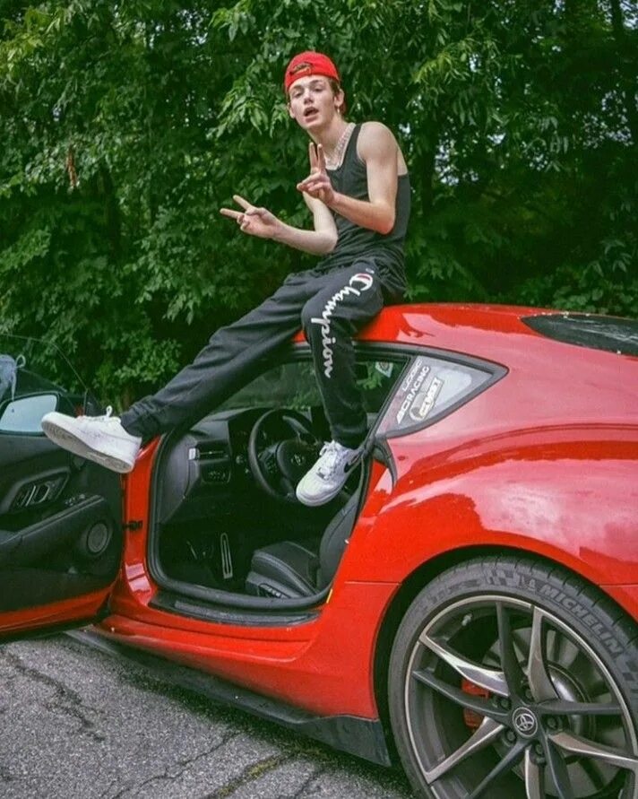 Машина пэйтона. Машина пэйтона. Supra a90. Пейтон мурамер с машиной. Машина пейтона.