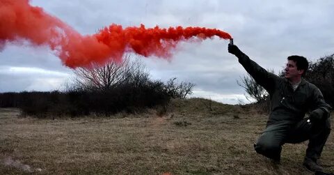 Дым этого цвета является морским сигналом бедствия