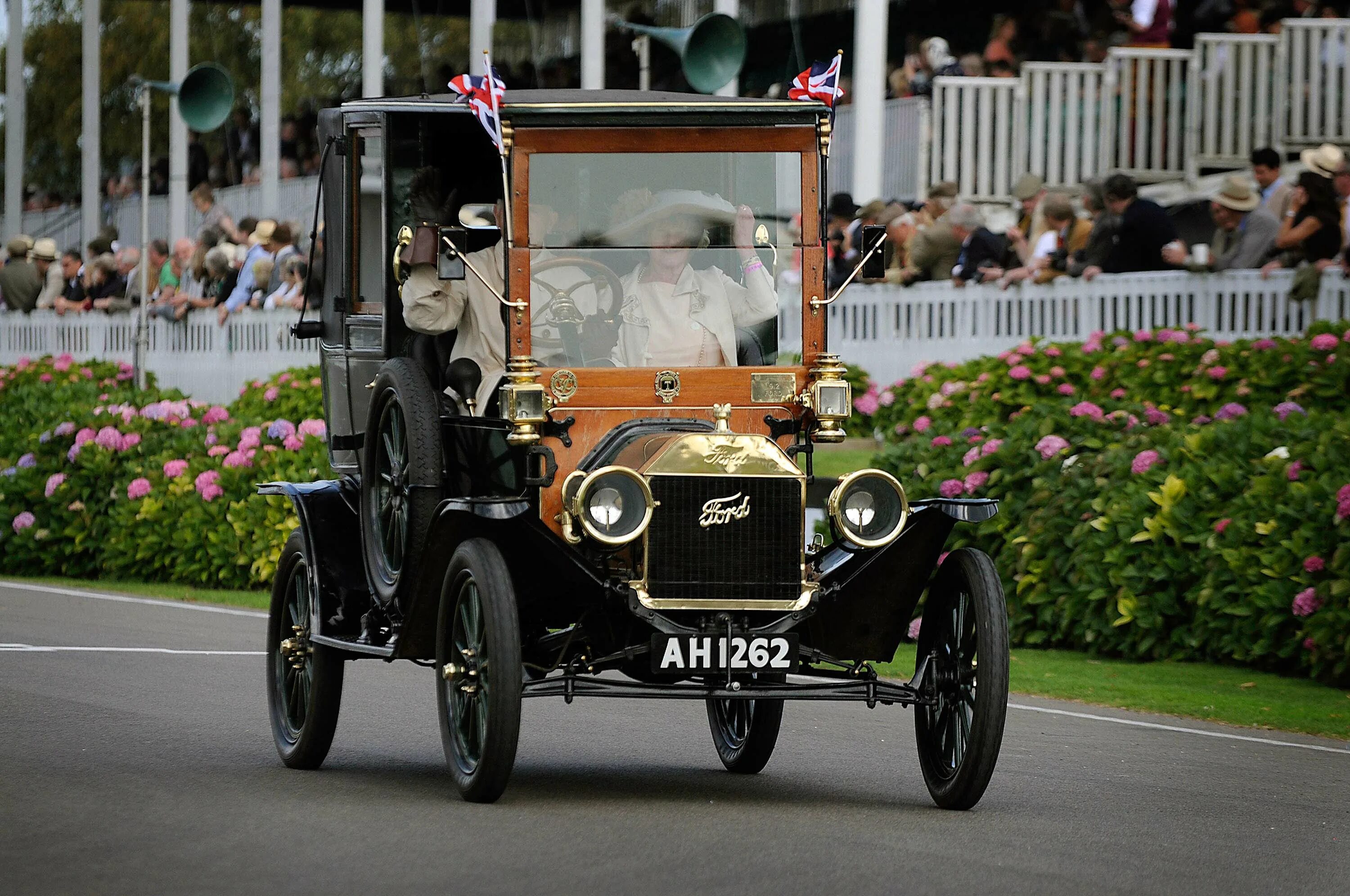 Про первый автомобиль. Форд 1888. Первый бензиновый автомобиль.