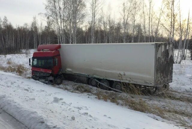 Авария в тюкалинске сегодня на трассе. 205 Км Тюмень Омск. Авария Тюмень Омск 28.10.2022. ДТП трасса Омск Тюмень 30.07.2023. ДТП трасса большие Уки Тюкалинск 16.03.2024.