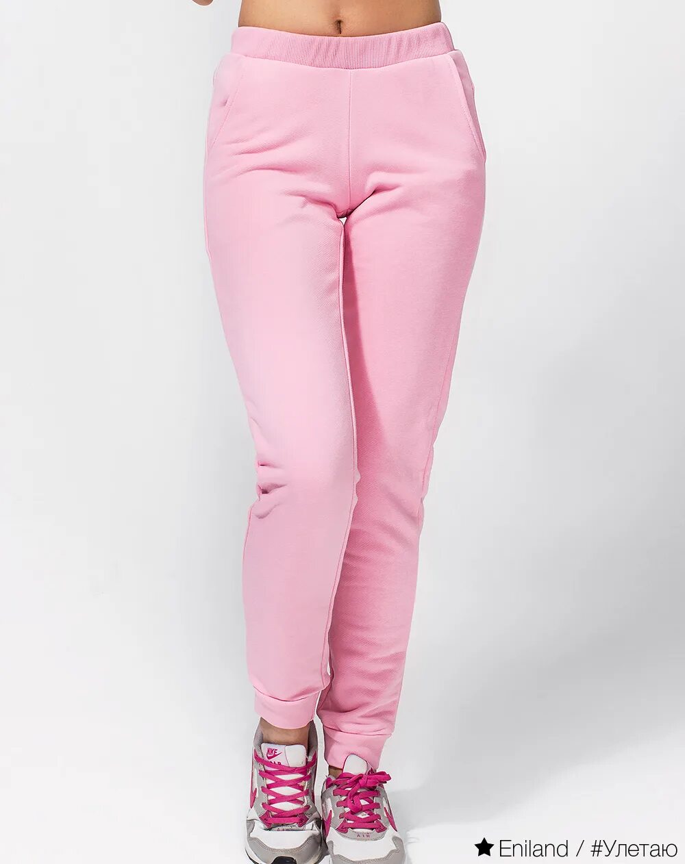 Холм в штанах. Трико спортивные мужские levis. Актуальные спортивные штаны 2023 женские. Wildberries спортивные штаны. Штаны adidas мужские gt4535.