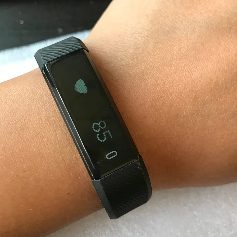 Браслет вибрацией купить. Smart Band 1. Блютуз браслет. Блютуз браслет для телефона. Дизайнерский Bluetooth браслет.