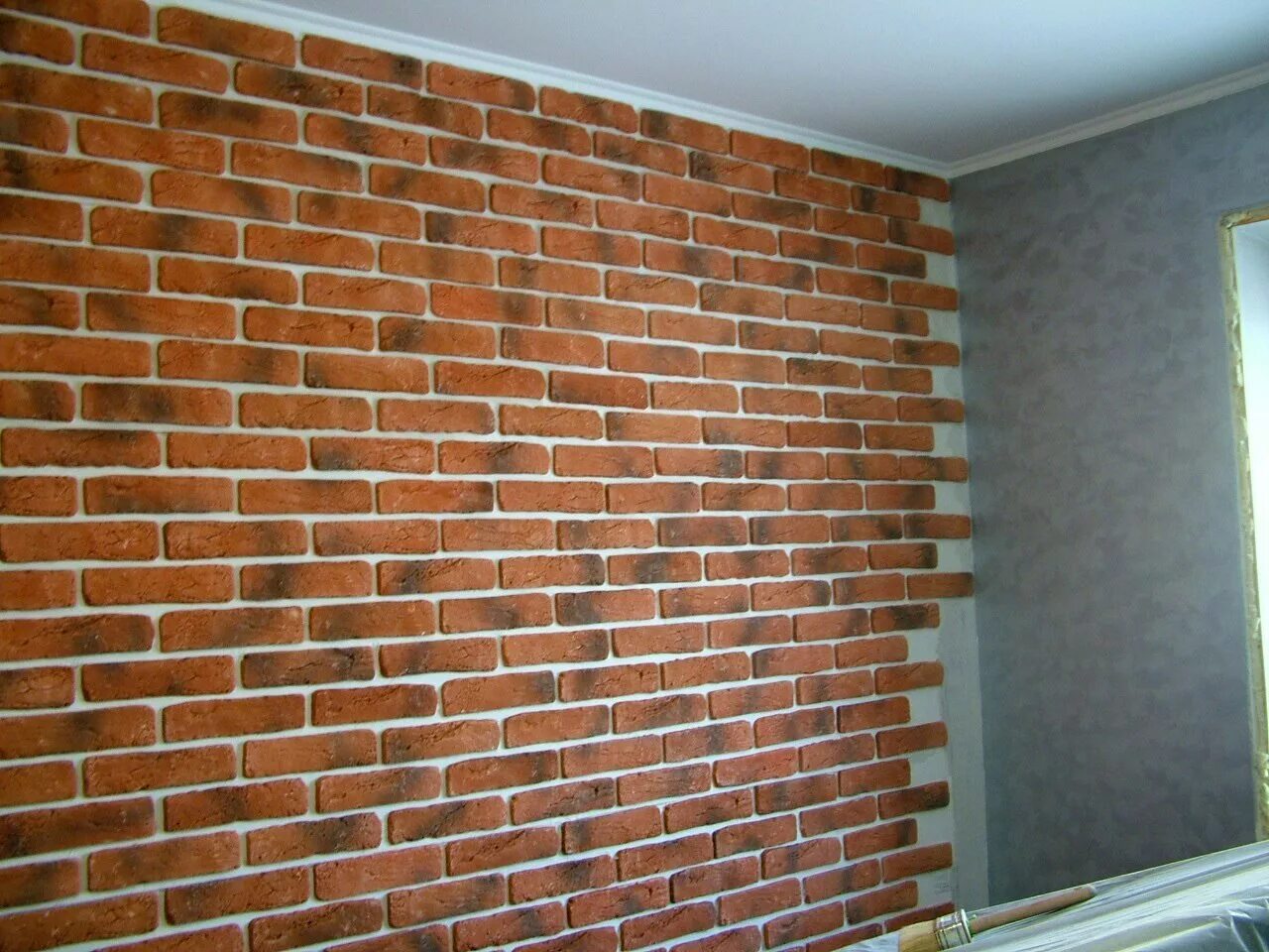декоративная покрытие для стен кирпич.