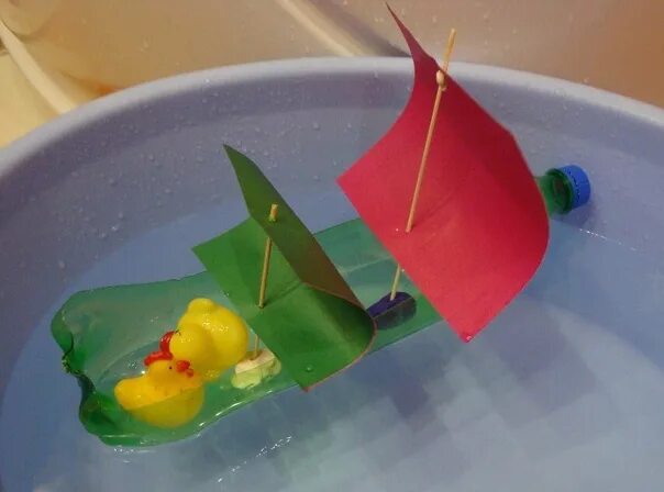 Поделка кораблик. Парусник из бутылки. Корабль из мусора. Корабль из пластмассовой бутылки. Кораблик из бутылки пластиковой.