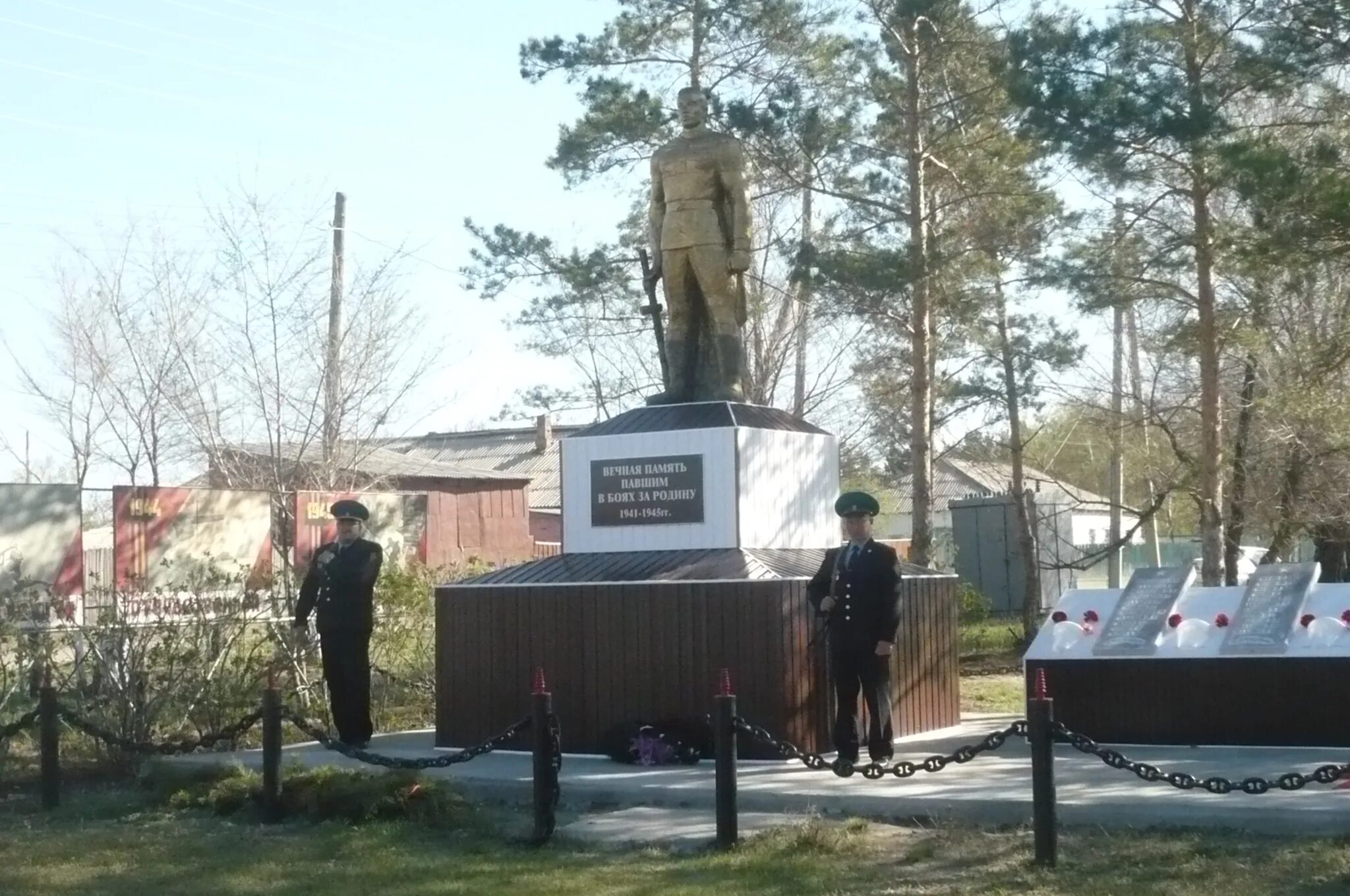 Село татарка черлакский район. Татарка Омская область Черлакский район. Красный октябрь Черлакский район памятник. РП Черлак Черлакский район. Памятник воинам-землякам (Сангар).