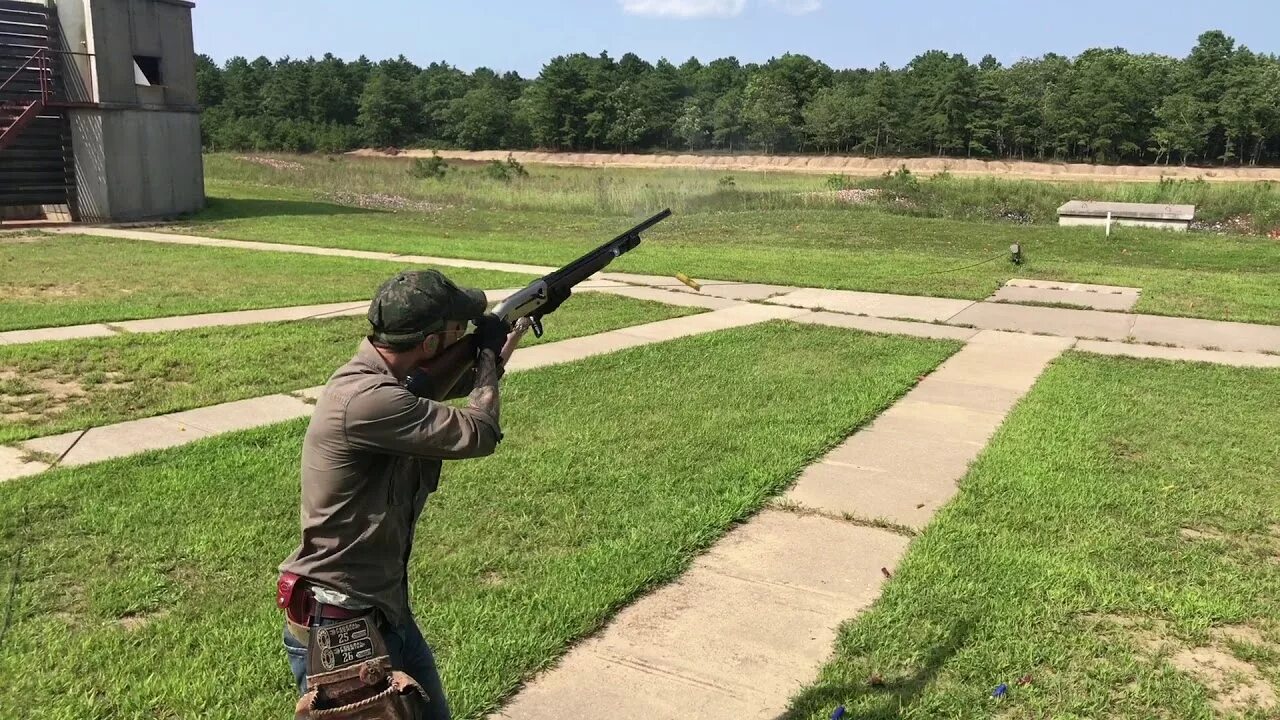 Стендовая стрельба стойка. Стрельбище в Ульяновске. Skeet shooting игра. Стендовая стрельба на траншейном стенде" в горах.