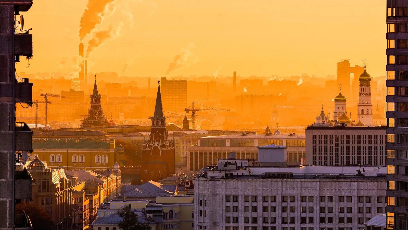 Вакансия утро москва. Раннее утро в Москве. Рассвет в Москве. Москва утром. Солнечное утро в Москве.