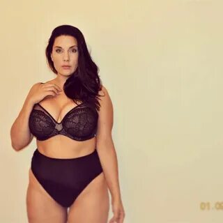 413 Me gusta, 9 comentarios - ALEXANDRA (@alexacurvemodel) en Instagram