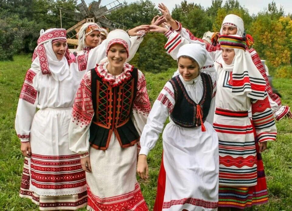 1 национальный белорусский. Белорусский национальный костюм. Одежда белорусов. Национальный костюм белорусов. Национальная одежда белорусов.