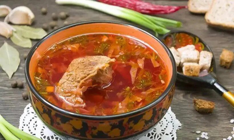 Борщ с капустой. Борщ с говядиной и свежей капустой. Вкусный борщ из свежей капусты и свеклы с говядиной. Суп борщ с говядиной. Борщ из свежей капусты пошаговый рецепт