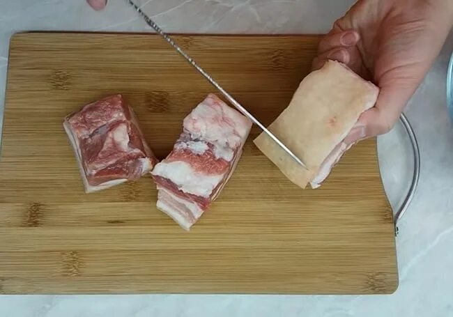 Как правильно снимать сало Как правильно засолить сало и чем оно полезно  Tasty meat, Bacon,