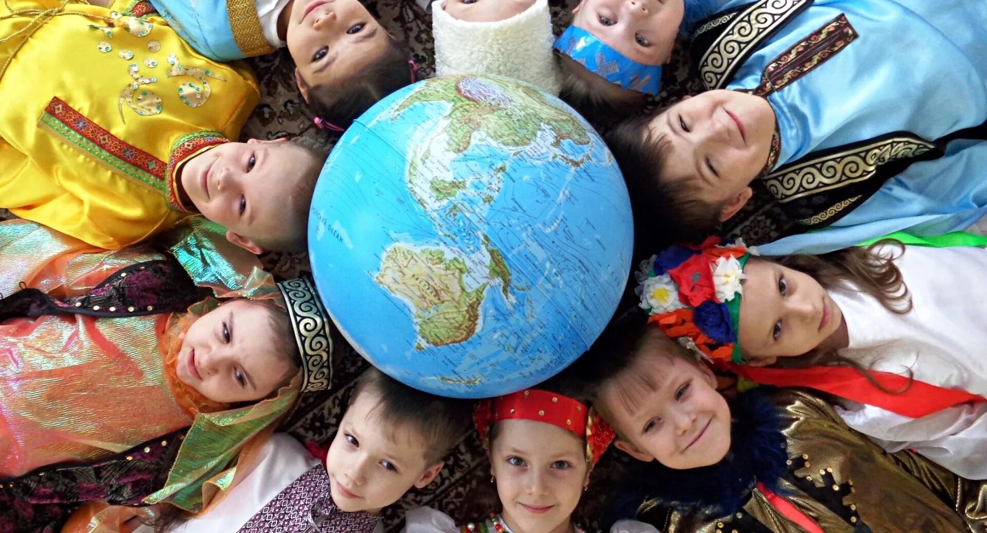 Образование и развития национальных языков. Право на пользование родным языком доклад. Народ школьников. Пути развития национальных языков. Поэты о вов урок литературы в 5 кл презентация.