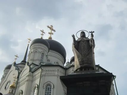 Памятник митрофану