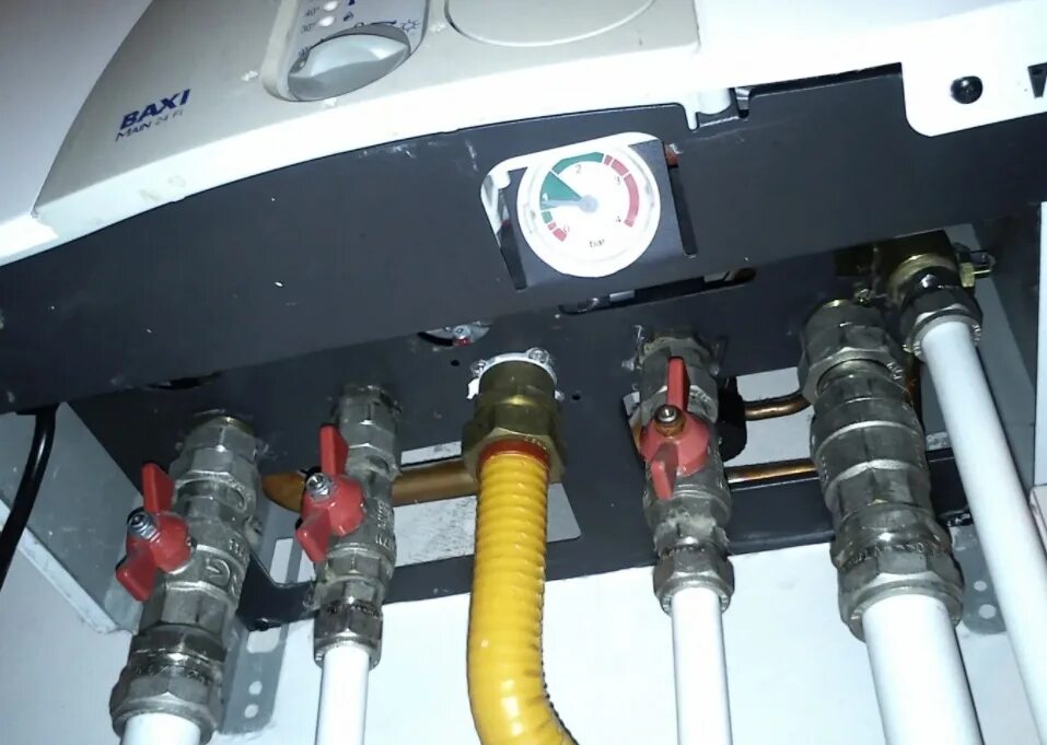 Давление в выключенном котле. Газовый котел baxi main 24 fi. кран подпитки бакси экофор 24 f. baxi eco four 1.24f подпитка. baxi eco four 24f давление.
