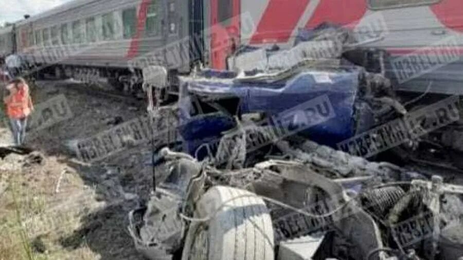 Поезд в городе. Поезд 353е пермь адлер. Поезд адлер-нижневартовск авария. Катастрофа 1989 поезда новосибирск адлер. Столкнулись два поезда адлер пермь.