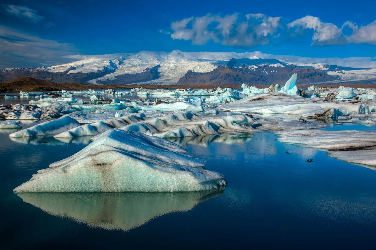 Рейкьявик это. Лагуна ёкюльсаурлоун Исландия. Ледниковая Лагуна Йокульсарлон Исландия. Национальный парк ватнайёкюдль. Исландия национальный парк ватнайёкюдль.