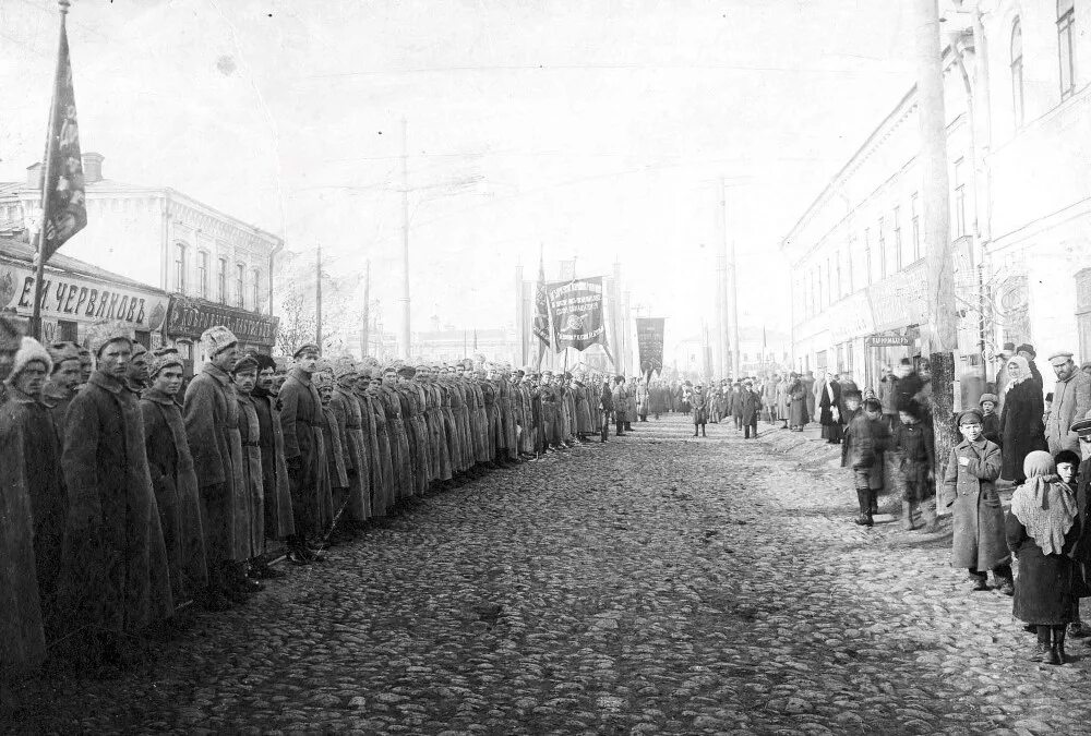 Революция в нижнем. Казань 1918 гражданская война. казань 1918 год. революция в самаре 1917. самара 1918.