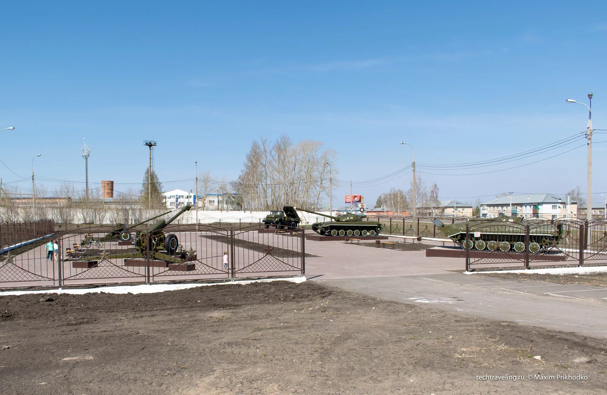 Самарская область п сергиевский. Парк военной техники Сергиевск. Сергиевск Самарская область парк. Сергиевск Самарская область парк Победы. Сергиевский сквер Самарская область.