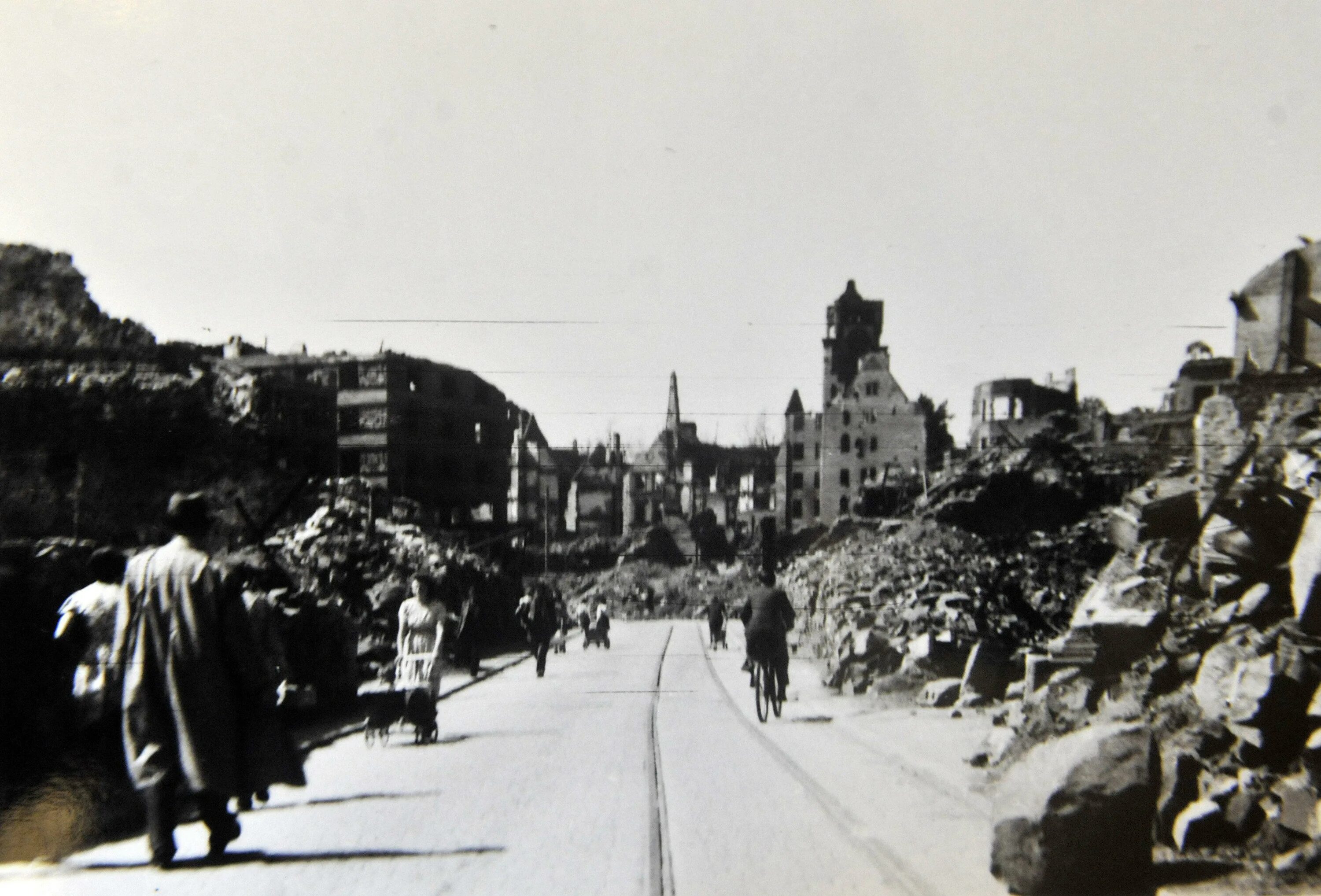 Помощь германии после войны. Послевоенная Германия 1945. Германия после войны. Германия после 2 мировой войны. Германия в послевоенные годы.