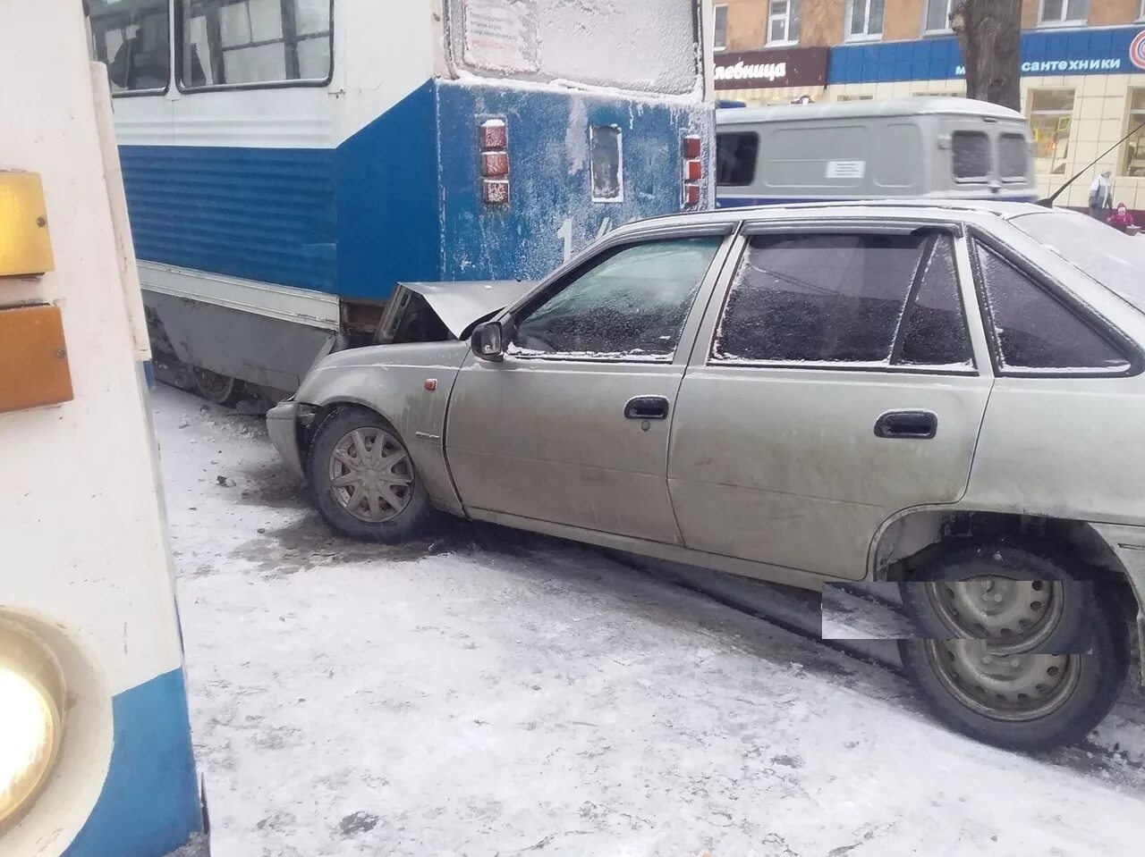 Водитель автомобиля новокузнецк. Патрули на дорогах кузбасс. Водитель автомобиля новокузнецк. Golf 4 замерз на трассе. Новокузнецк авария киа.