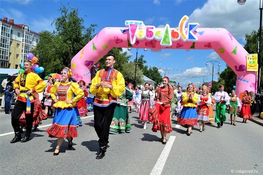 День города 2019 Тобольск. Тобольск люди. Праздничное шествие на день города. Праздники в Тобольске. 12 июня 2019 г