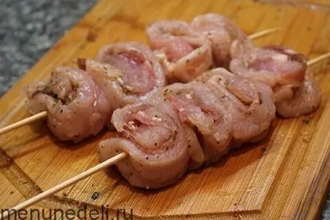 Шашлык из грудки в беконе