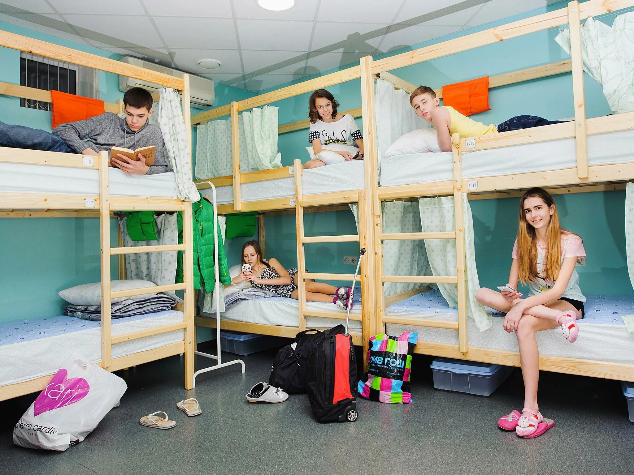 Девушки в хостеле. Проживание в хостеле. Девушки в хостеле. Девушки хостел. Девушки хостел.