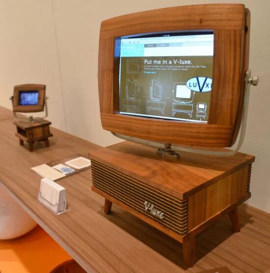 Корпус телевизора купить. Деревянный телевизор. Телевизор в деревянном корпусе. Монитор в деревянном корпусе. Деревянный корпус.