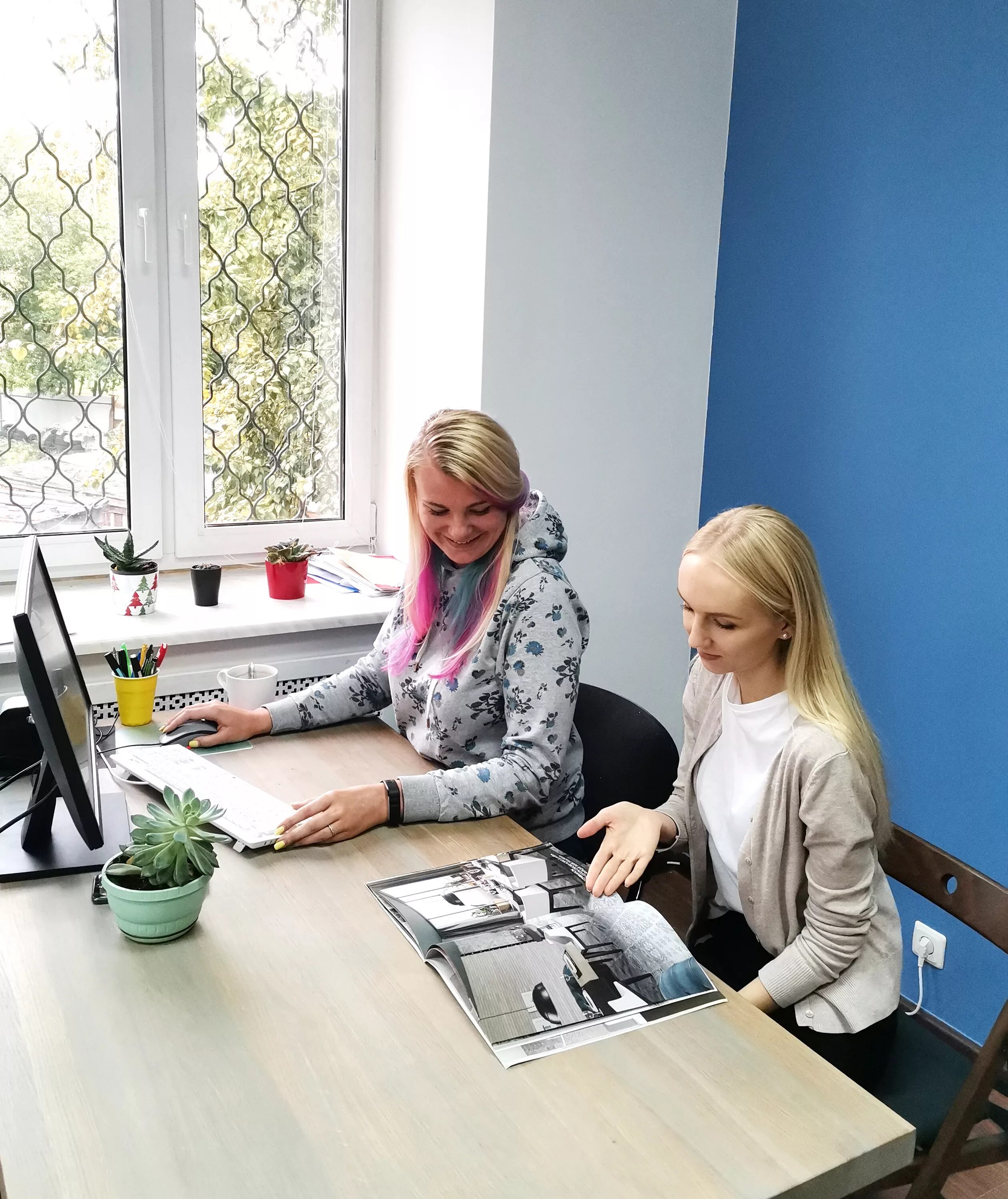 специальность графический дизайнер. менеджер дизайнер. колледж на дизайнера. выучиться на дизайнера интерьера. дизайнер интерьера учеба.