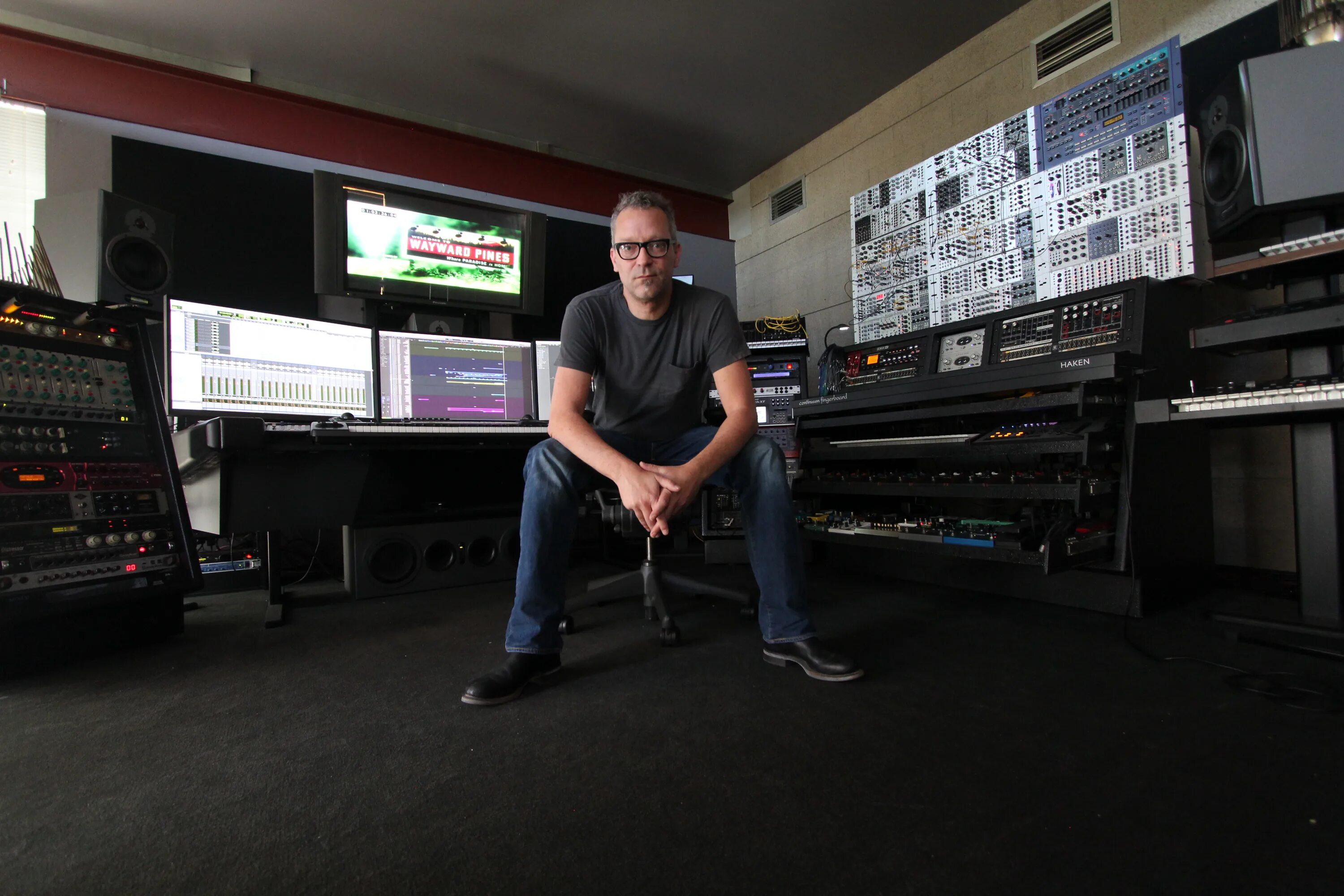 Charlie clouser. Чарли клоузер. чарльз александр «чарли» клоузер. charlie clouser nine inch nails. charlie clouser composer.
