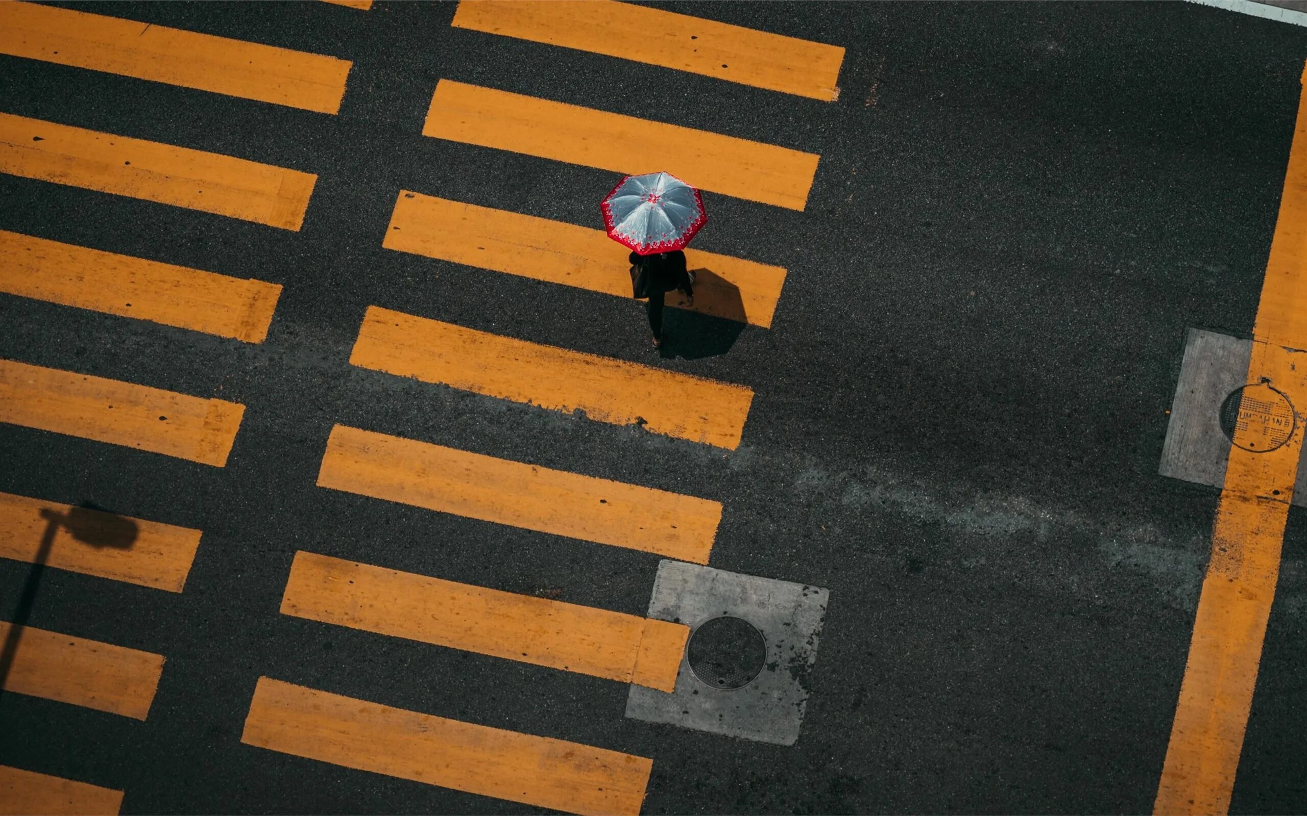 Три полосы на дороге. Поющие полосы на дороге. Фон grunge crosswalk. Шарик дорога зрение. Фон grunge EOAD crosswalk.