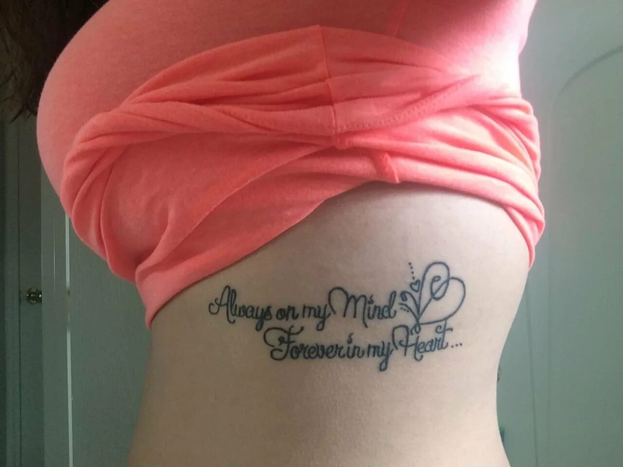 Тату надпись навсегда в моем сердце. Тату эскизы надписи на латыни. Навсегда в моем сердце на латыни тату. Навсегда в моем сердце на латыни. Татуировки надписи.