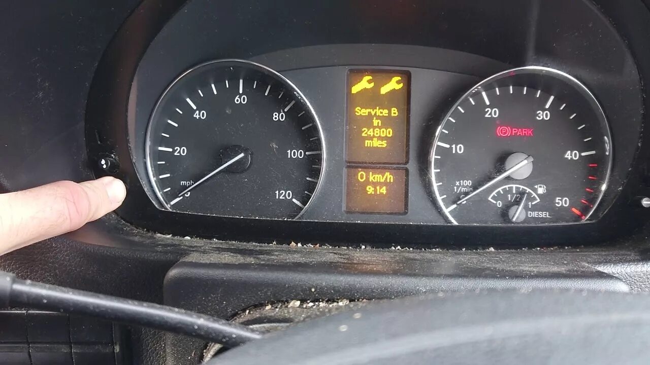 Ошибки мерседес спринтер 906. Mercedes Sprinter 901 Oil Level Lamp. Бортовой компьютер на Мерседес Спринтер 906. Индикаторы Mercedes Sprinter Classic. Мерседес Спринтер 906 межсервисный.