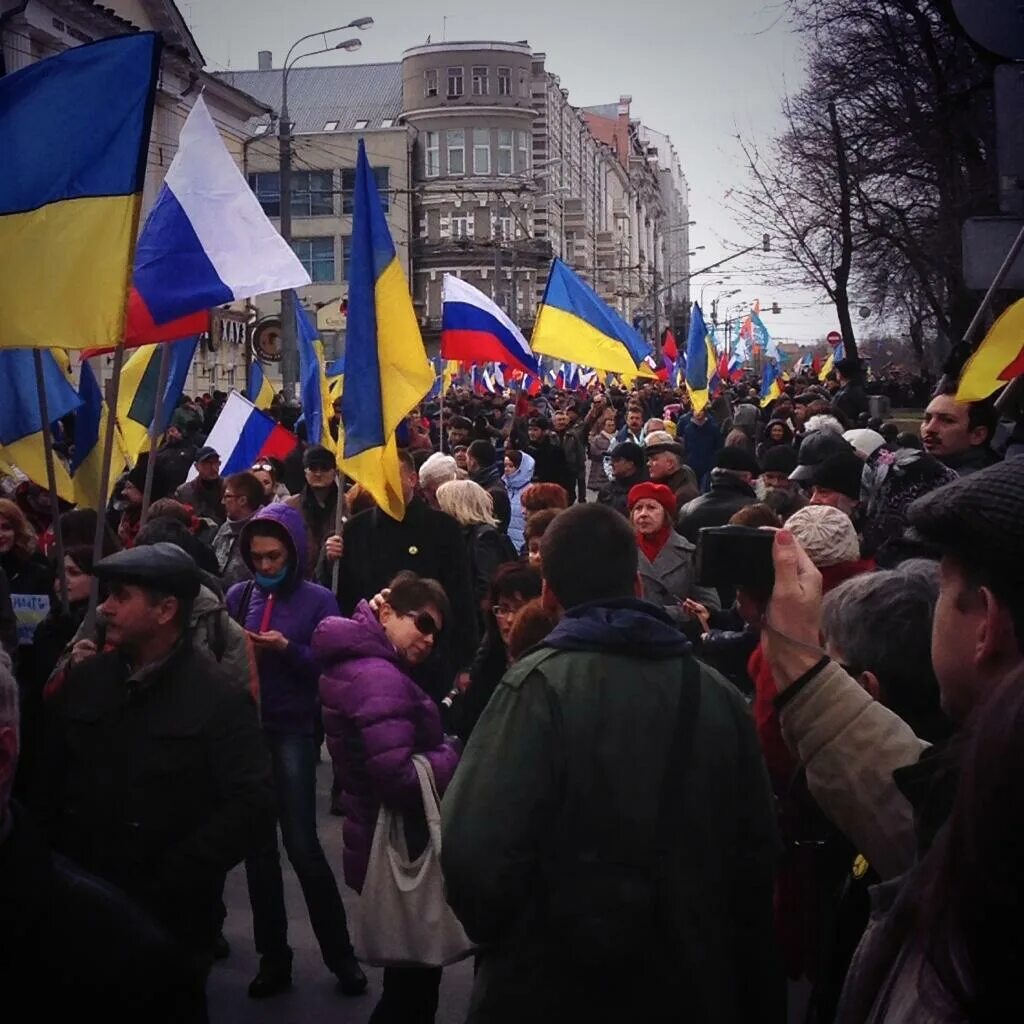 Московские хохлы. Братство России и Украины. Москва Украина. Сичас в маскве и Украин. Мировые художники в поддержку Украины фото.