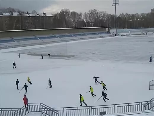 Эжвинский стадион бумажник. Каток эжва. Стадион бумажник сыктывкар. Стадион бумажник сыктывкар. Строитель стадион сыктывкар хоккей с мячом.