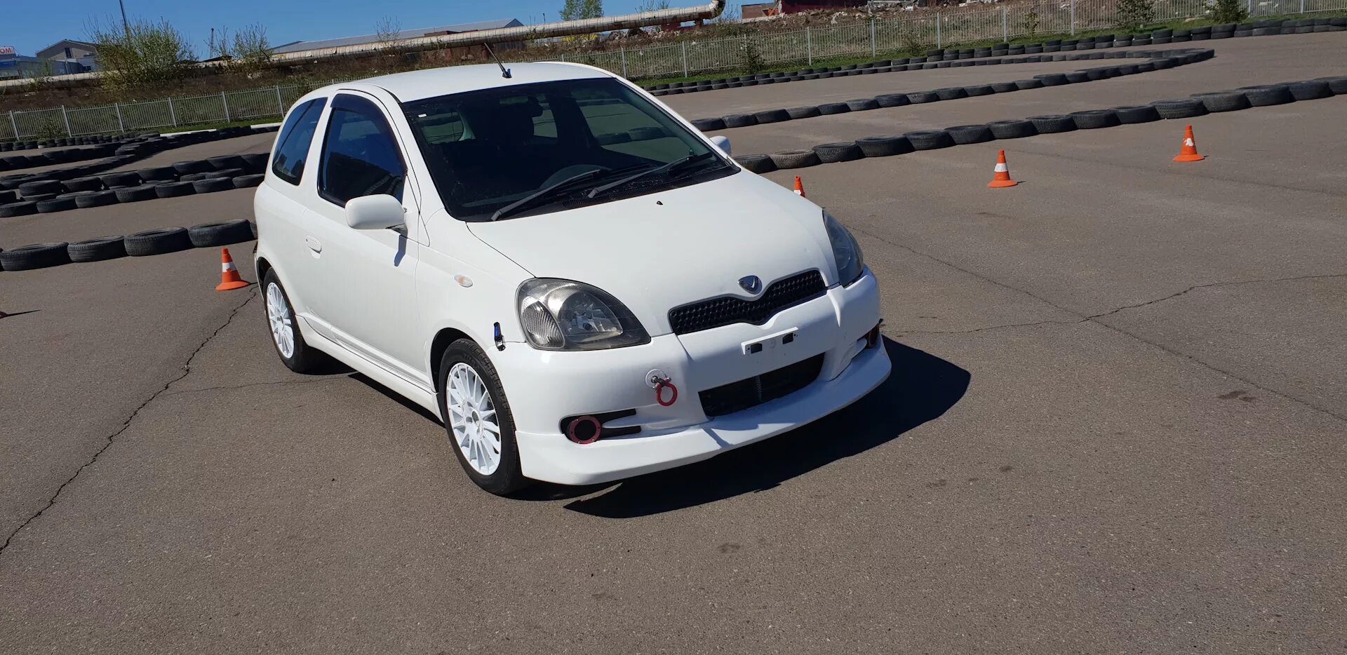 Купить витц дром. Toyota Vitz RS 2001. Тойота Витц RS 2001. Toyota Vitz RS 2000. Toyota Vitz 1.5 RS.