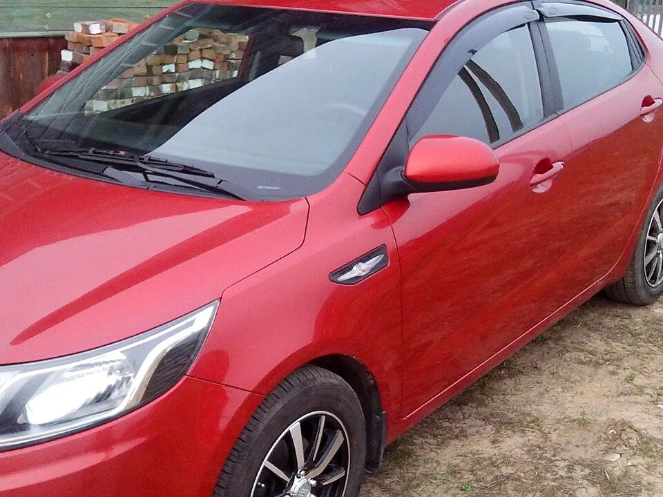 Дефлектор киа рио 3. Дефлекторы Kia Rio 3. Дефлекторы на Киа Рио 4. Дефлекторы окон Киа Рио 4 седан. Дефлекторы Киа Рио 3 хэтчбек.