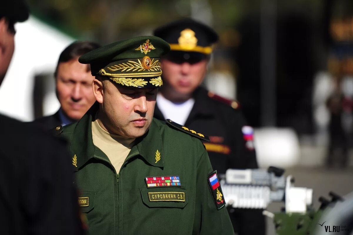 Суровикин генерал. Главком ВКС Суровикин. Главнокомандующий военной операцией