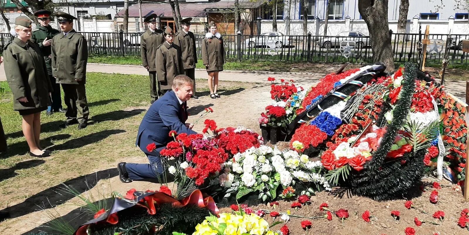 Вести погибших на украине. Мемориальный комплекс погибшего в сво?. Памятники погибших в спецоперации. Памятник в Курске погибшим.