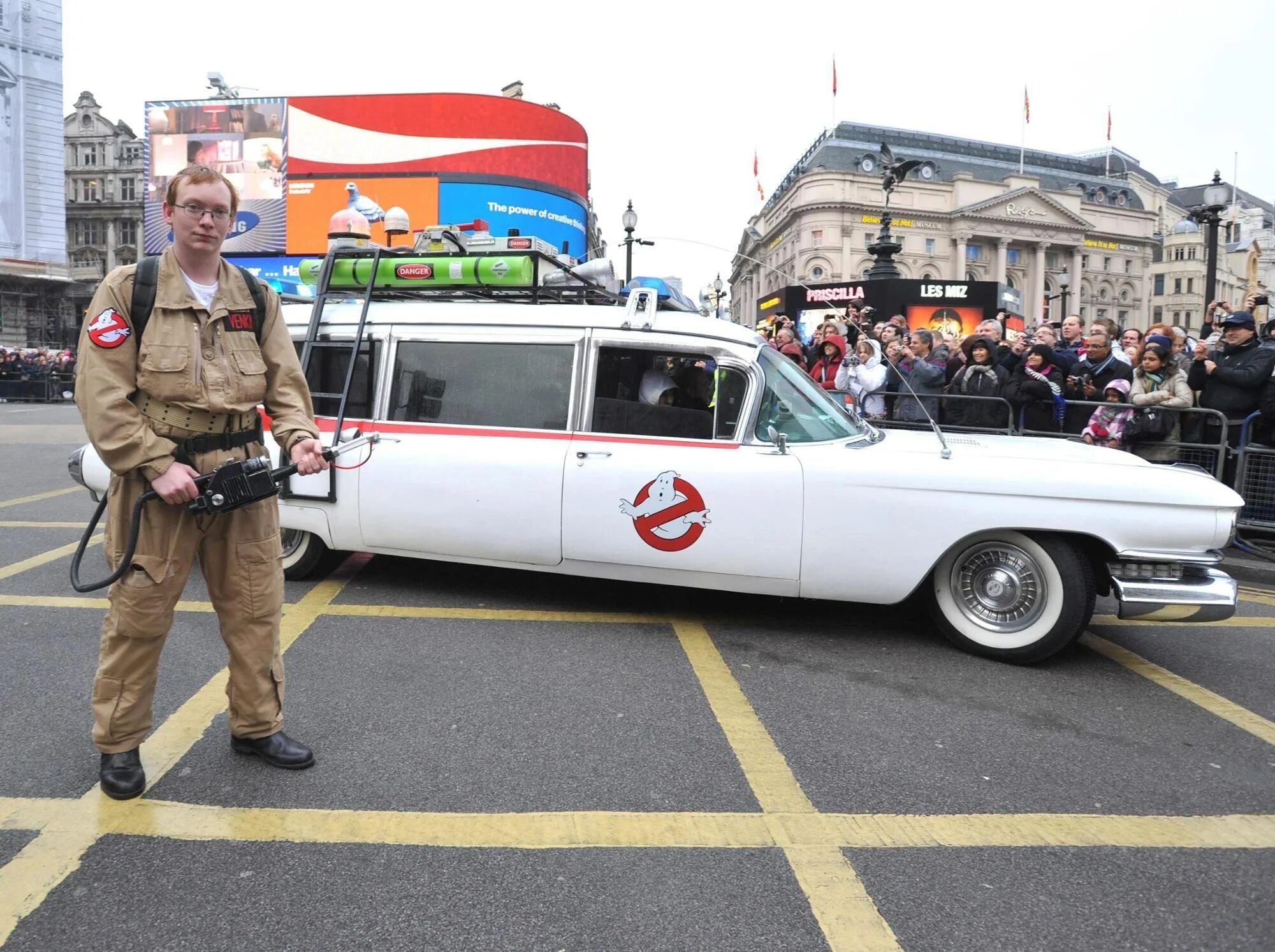 ГАЗ 22 охотники за привидениями. Cadillac Ecto-1. Кадиллак охотников за привидениями. ГАЗ 24 универсал охотники за привидениями.