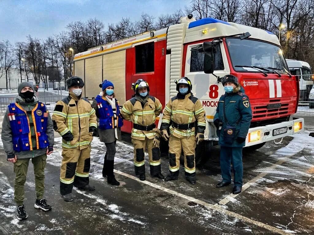 Вдпо московской. 9 ПСЧ Москва. Пожарный Доброволец. Пожарные Москвы. Пожарники Москвы.